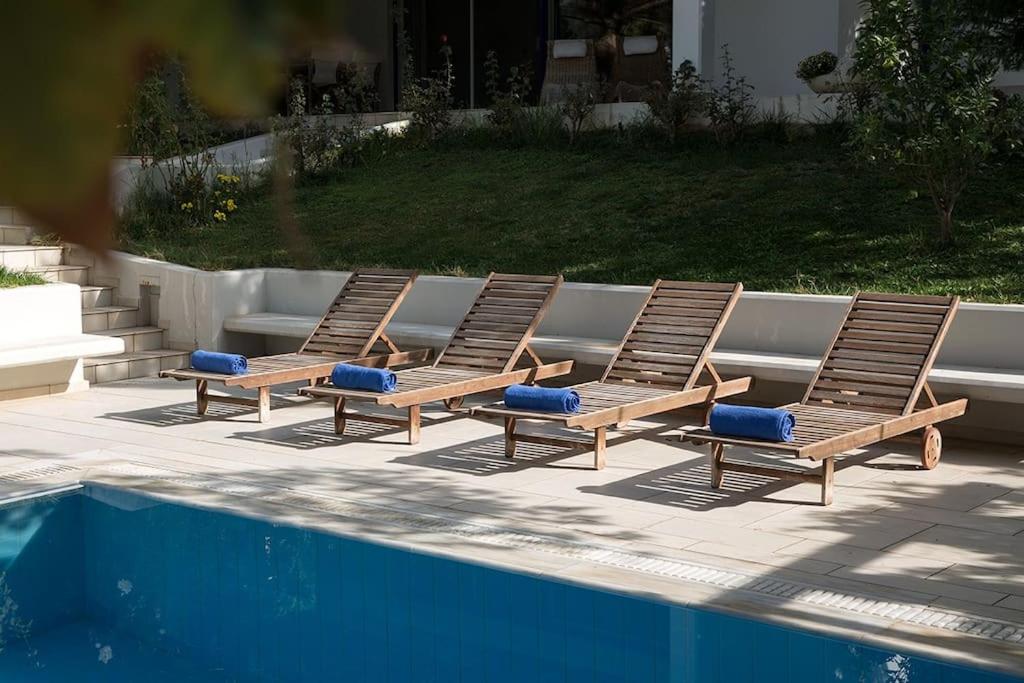 Bazén v ubytování Melissaki Villas nebo v jeho okolí