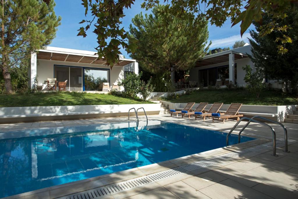 Bazén v ubytování Melissaki Villas nebo v jeho okolí