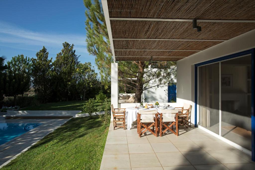 Bazén v ubytování Melissaki Villas nebo v jeho okolí