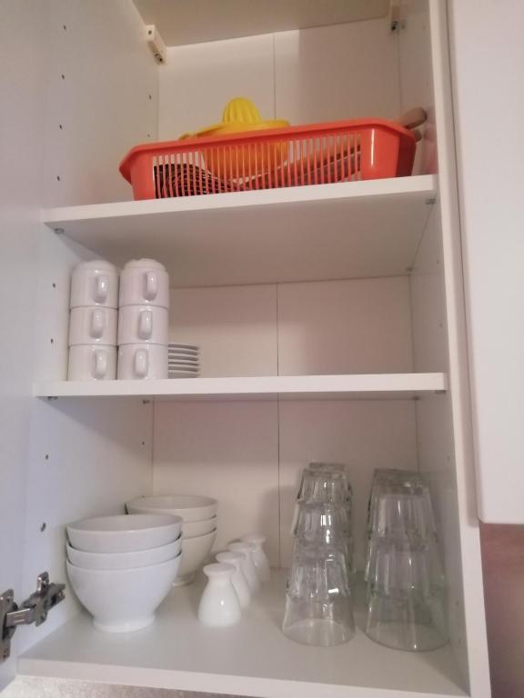 Kuchyňa alebo kuchynka v ubytovaní Cap D 'Agde Studio cabine 5 personnes, vue chenal