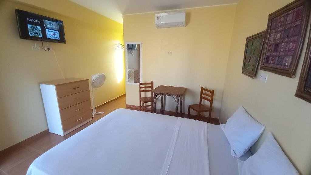 Postel nebo postele na pokoji v ubytování Hospedaje Ola Marina