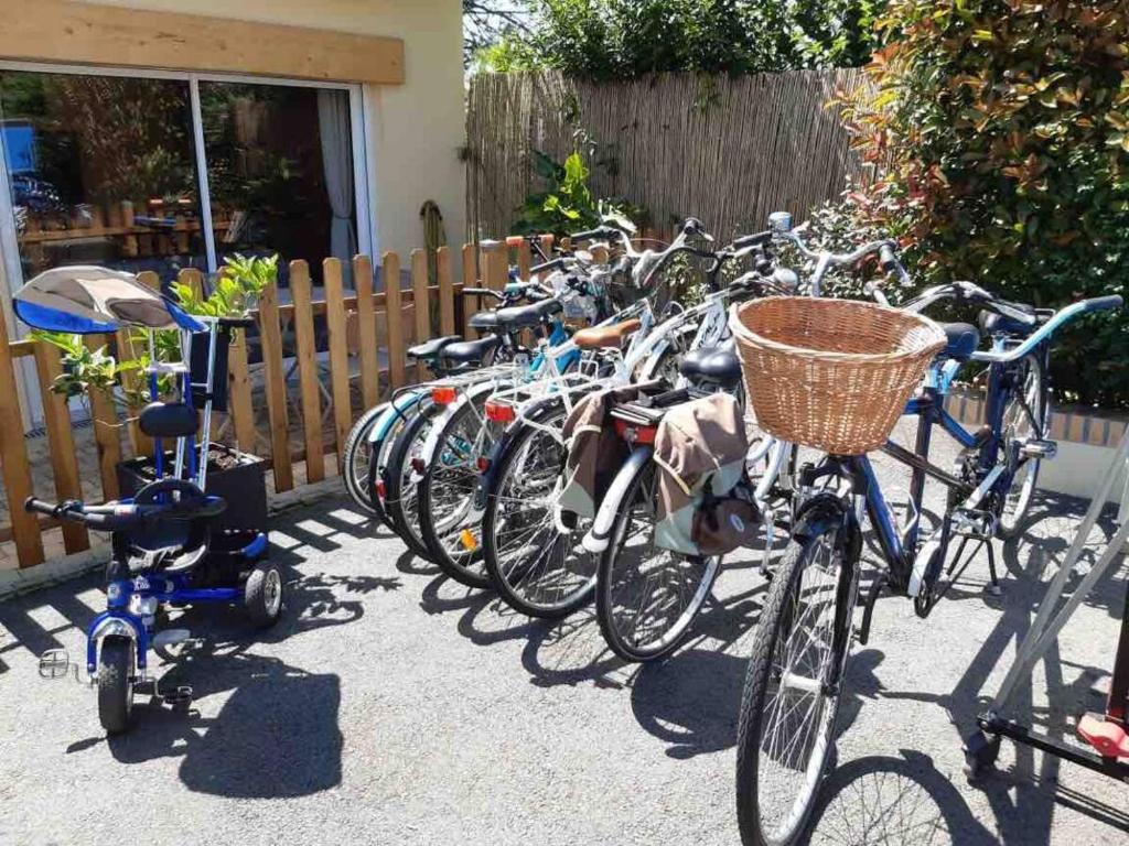 Jazda na bicykli v okolí ubytovania Gîte les Noisetiers Maison familiale avec piscine