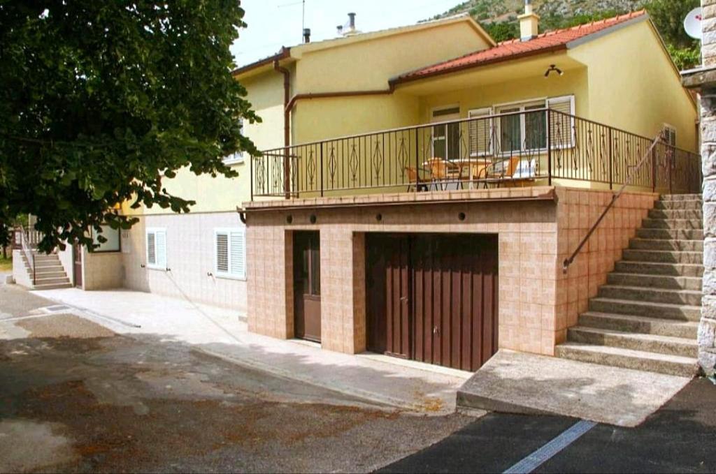 Budova, kde se apartmán nachází