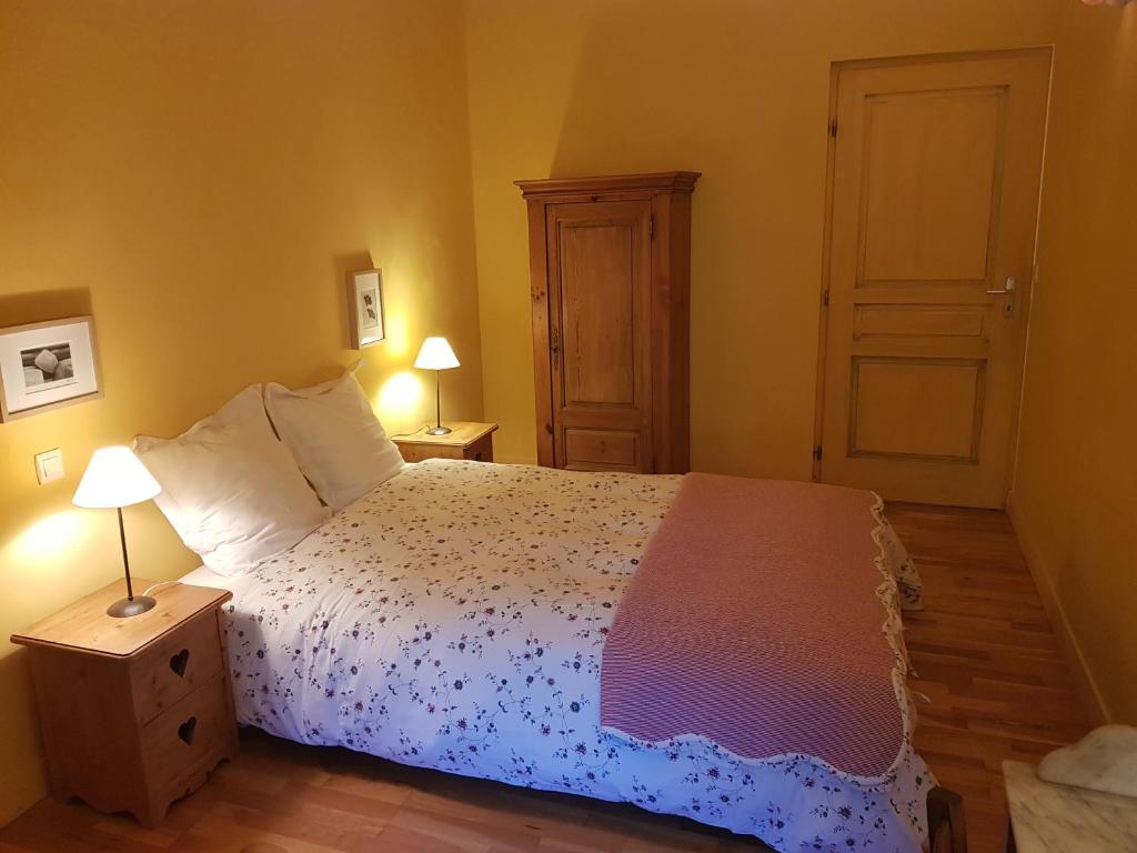 Postel nebo postele na pokoji v ubytování Le Moulin de Jules et Akasha