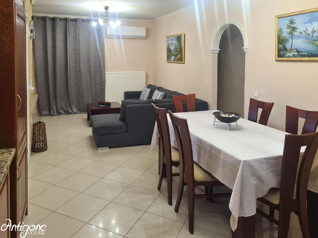 Fotografia z galérie ubytovania Antigone House v destinácii Ajos Stefanos