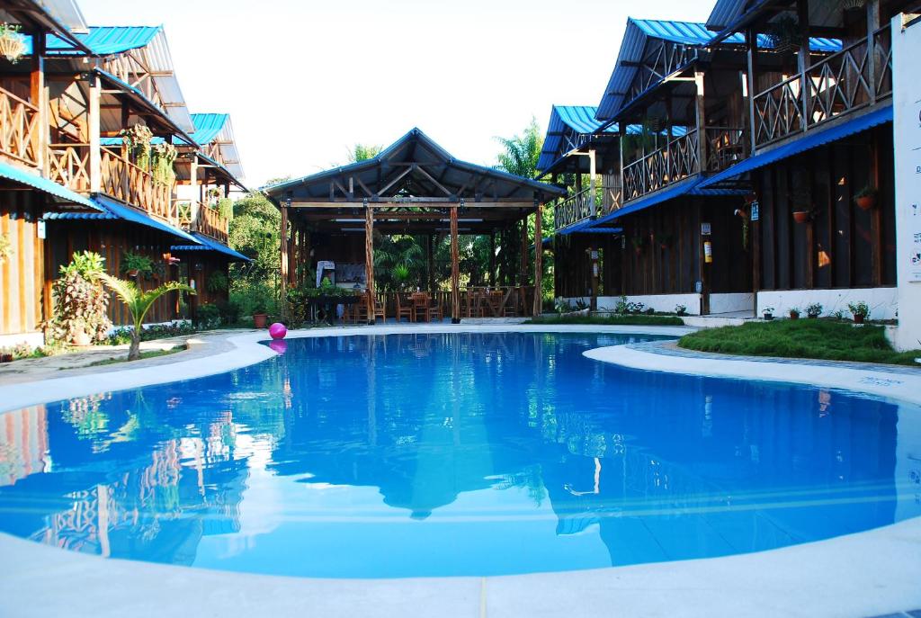 Bazén v ubytování Hotel Utüane nebo v jeho okolí