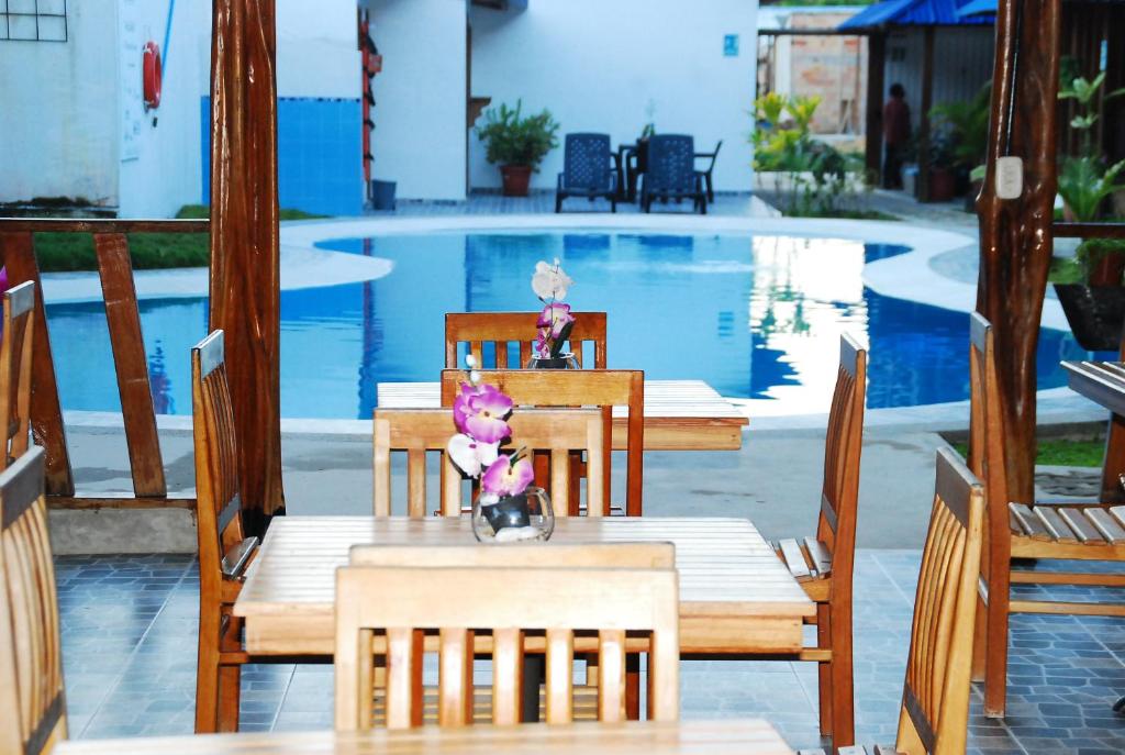 Bazén v ubytování Hotel Utüane nebo v jeho okolí