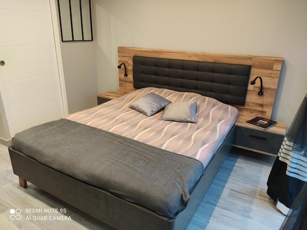a bed with two pillows on it in a bedroom at Chambre d&#39;hôtes de l&#39;écluse d&#39;Episy avec spa in Épisy