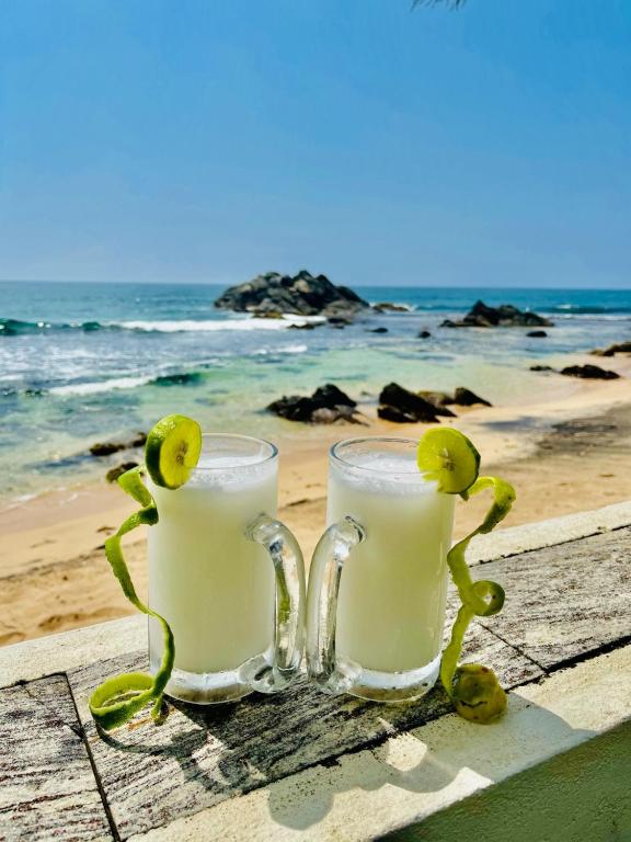 Rockside Cabanas Hotel - 3