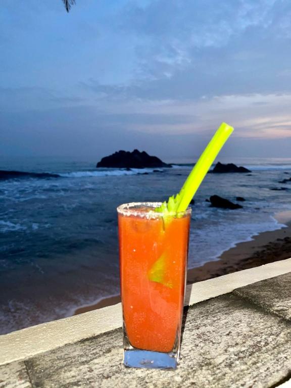 Rockside Cabanas Hotel - 4