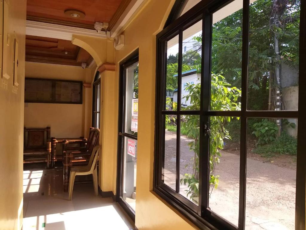 Fotografie z fotogalerie ubytování Divine Castle Travelers Inn v destinaci Coron