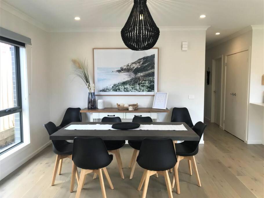 Brand New and Beautiful Rosebud Holiday Home, Rosebud (updated prices