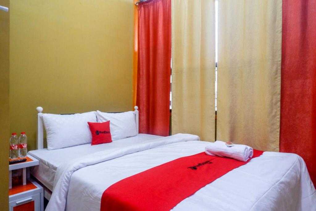 RedDoorz Syariah near Exit Toll Ngemplak Solo - Chambre Double Standard