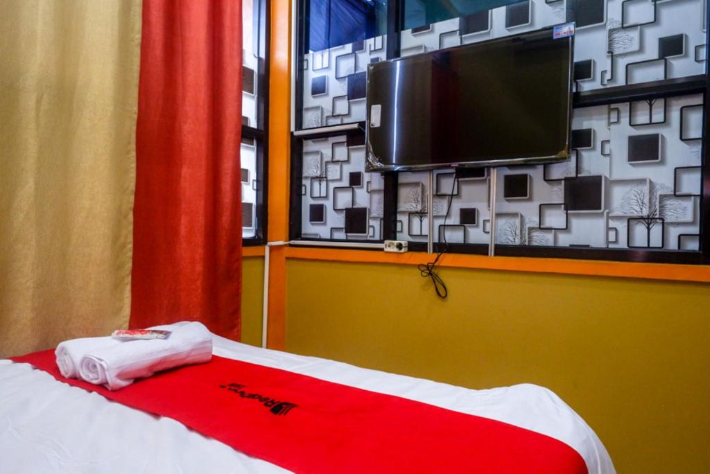 RedDoorz Syariah near Exit Toll Ngemplak Solo - Chambre Double De Luxe