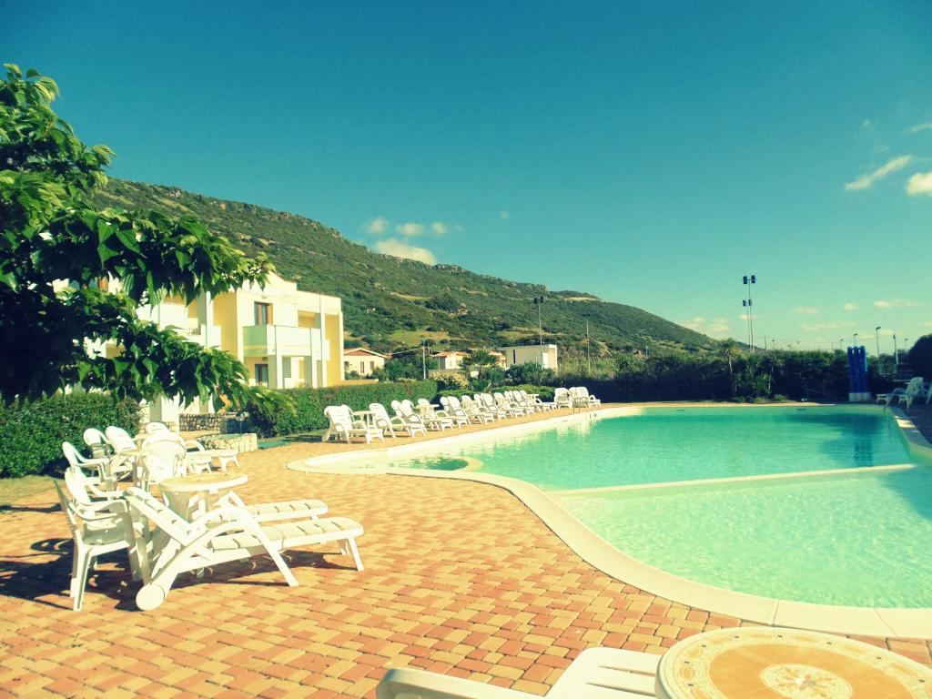 The swimming pool at or close to Hotel Isola Rossa