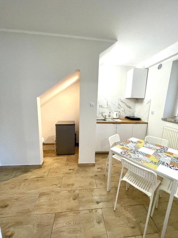 a kitchen and dining room with a table and chairs at Relax in Ostrowo