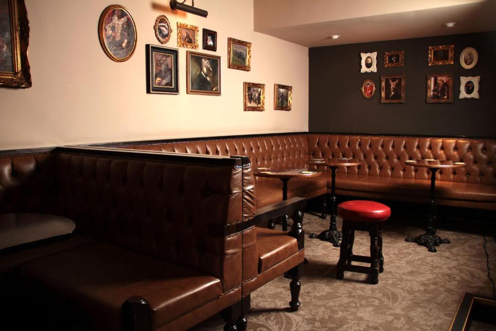 White Hart Hotel & Apartments - Resim 10