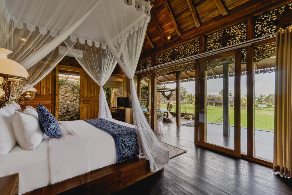 Airsania Ubud Antique Villas - 9