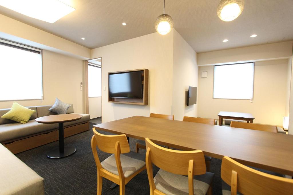 TV a/nebo společenská místnost v ubytování KOKO HOTEL Residence Asakusa Tawaramachi