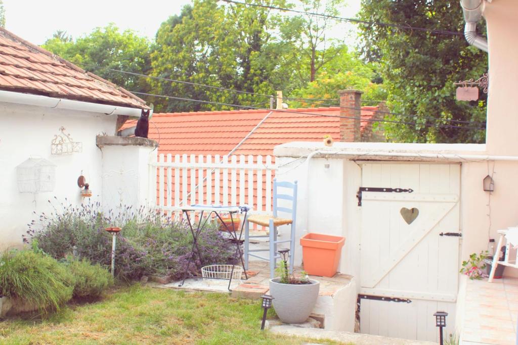 Fotografia z galérie ubytovania Teljesen felszerelt kis ház, saját udvarral :) - Notre petite maison v destinácii Pécs