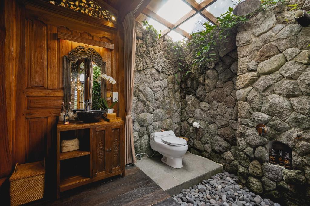 Airsania Ubud Antique Villas - 5