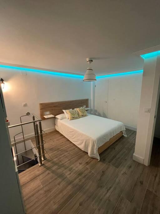 Posteľ alebo postele v izbe v ubytovaní Atico duplex con Terraza en pleno centro de Jerez
