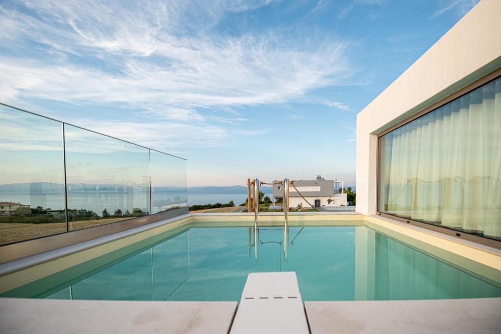 Bazén v ubytování King's & Queen's Afitos - Suites With Private Pool nebo v jeho okolí