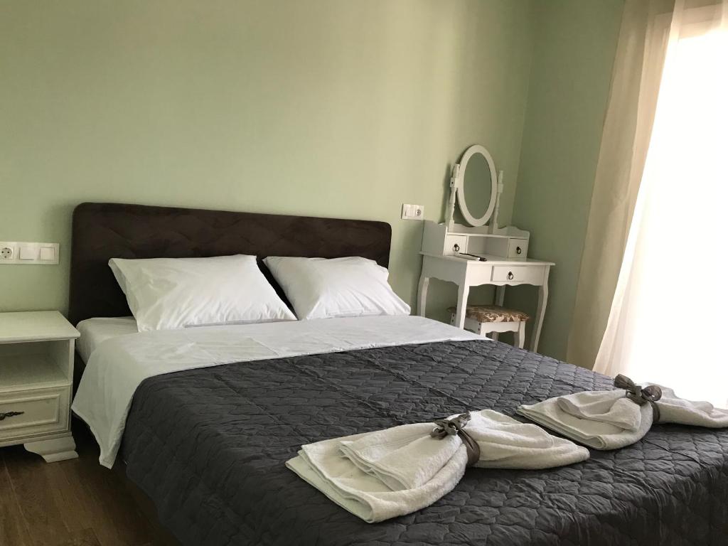 A bed or beds in a room at dpatina