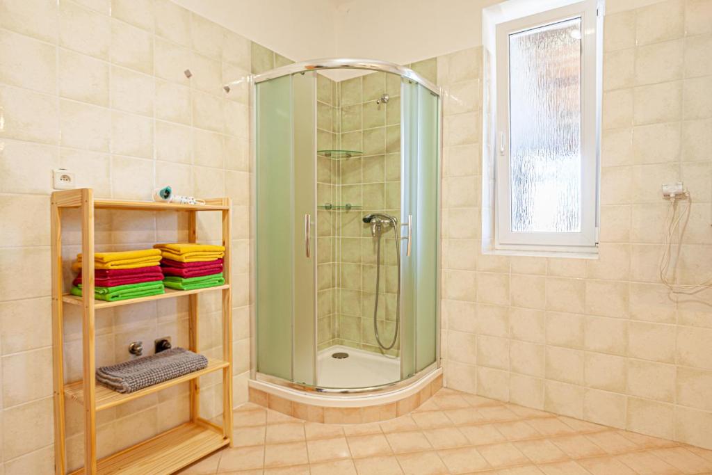 Ванна кімната в Apartmány Domek u lesa