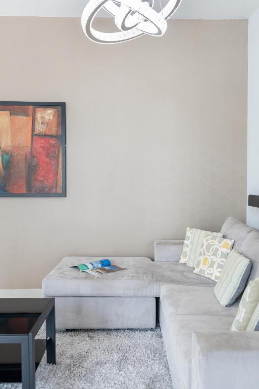 Fotografie z fotogalerie ubytování Luxury 2BR WALK to Burj Khalifa and Dubai Mall! شقة فاخرة غرفتين بجانب مول دبى وبرج خليفة v Dubaji