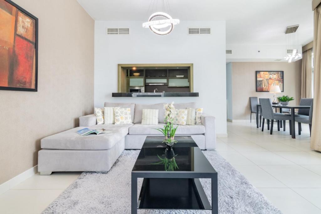 Fotografie z fotogalerie ubytování Luxury 2BR WALK to Burj Khalifa and Dubai Mall! شقة فاخرة غرفتين بجانب مول دبى وبرج خليفة v Dubaji