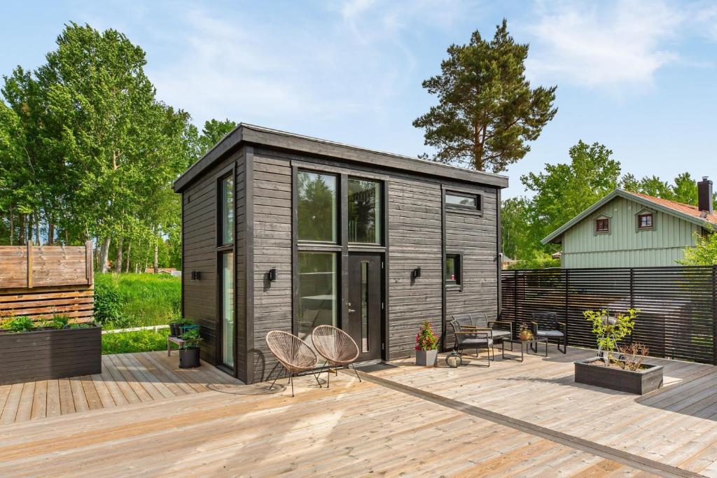 Gallery image of Newly built attefallshus by the beautiful Varamobeach! in Motala