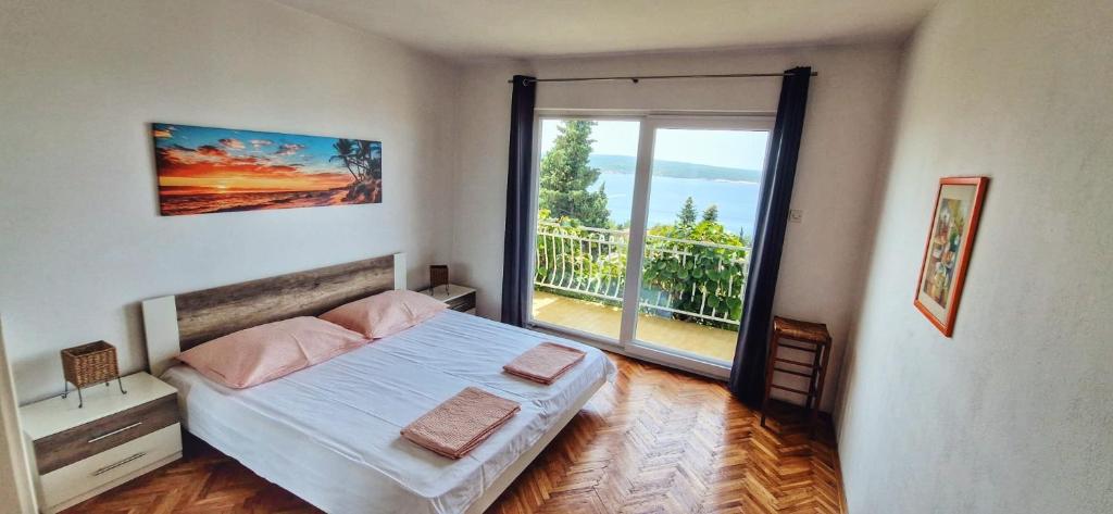 Postel nebo postele na pokoji v ubytování Apartments Matejčić