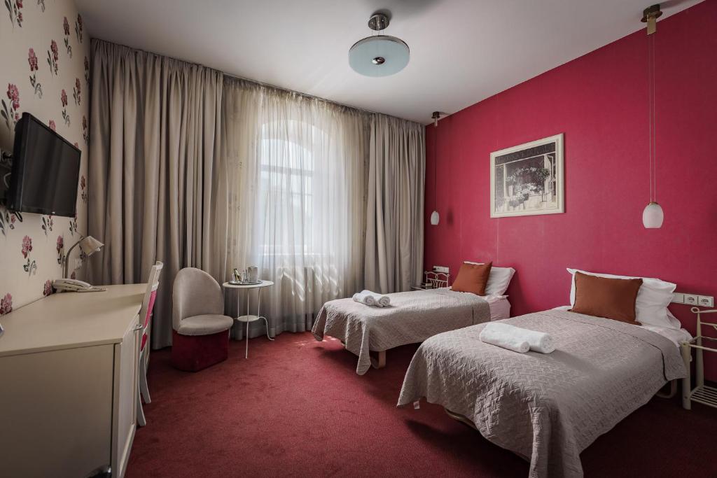 Postel nebo postele na pokoji v ubytování Moon Garden Old Town Hotel