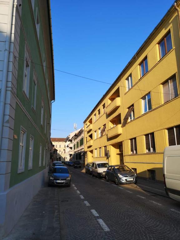Zgradba, v kateri se nahaja apartma
