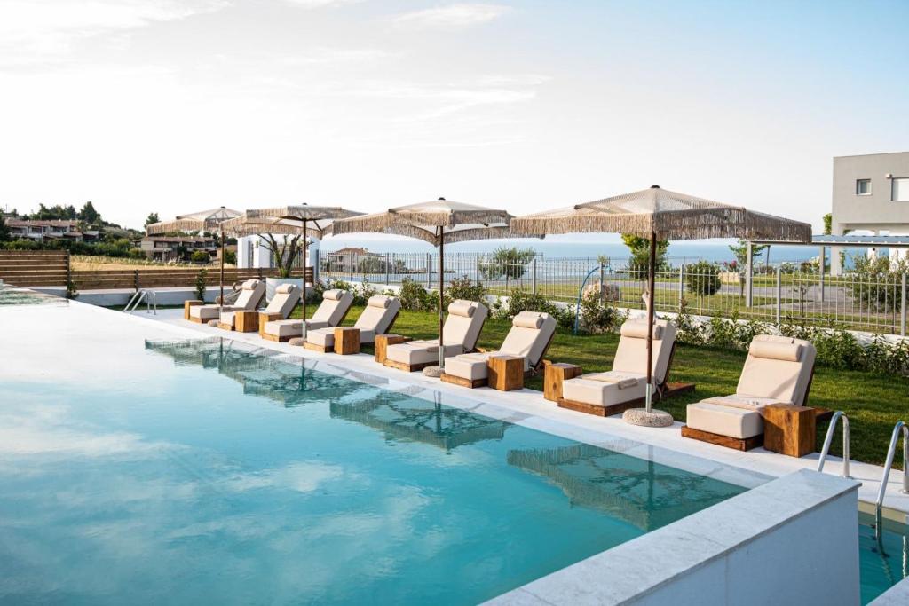 Bazén v ubytování King's & Queen's Afitos - Suites With Private Pool nebo v jeho okolí