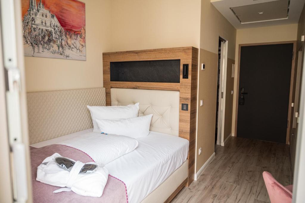 Postel nebo postele na pokoji v ubytování DAS KEHRS - Hotel auf dem Petersberg