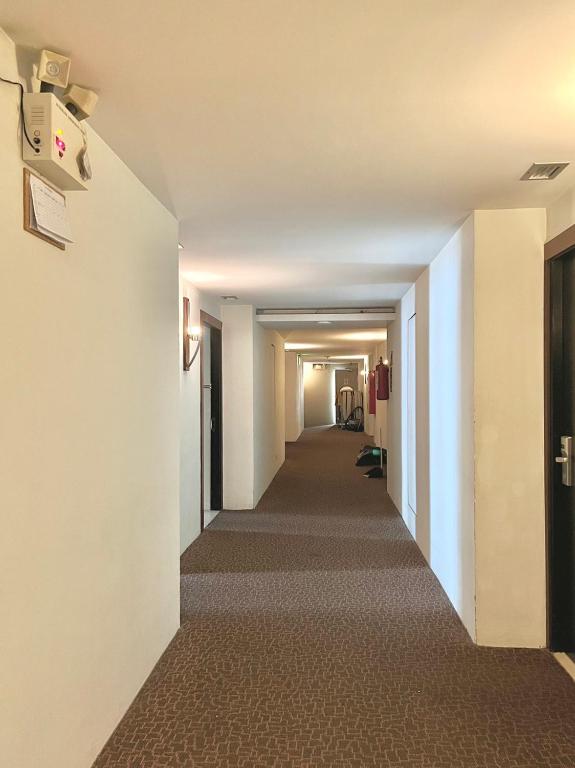 Golden Crown Grand Hotel - Resim 27