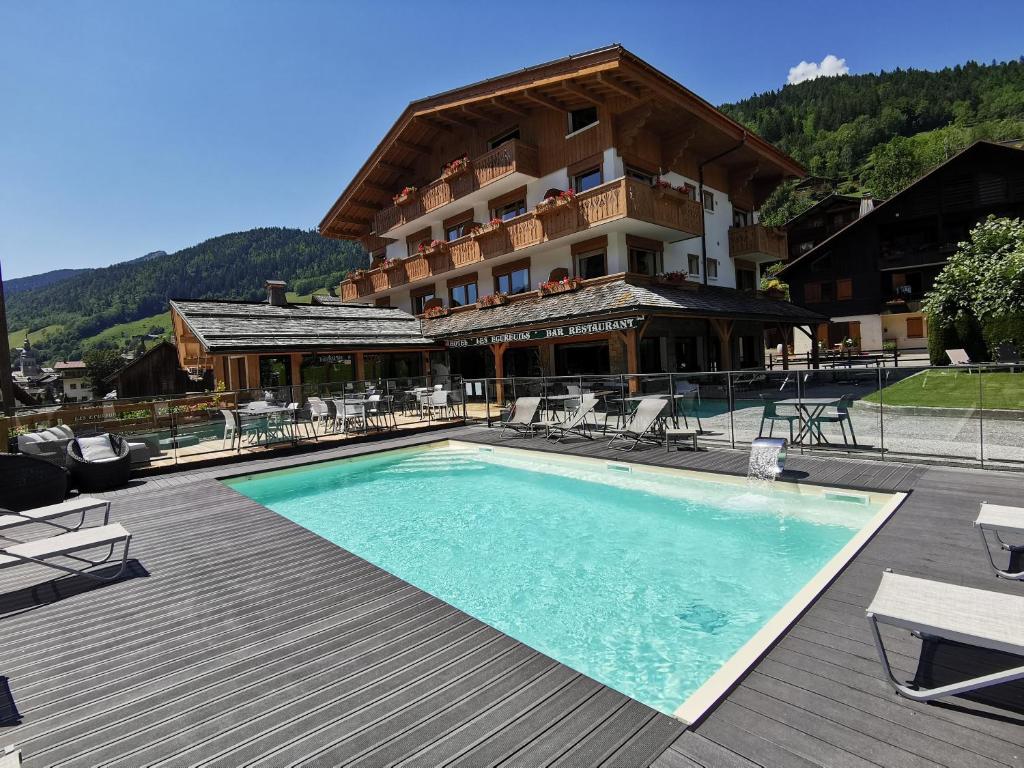Nespecifikovaný výhled na hory nebo výhled na hory při pohledu z hotelu