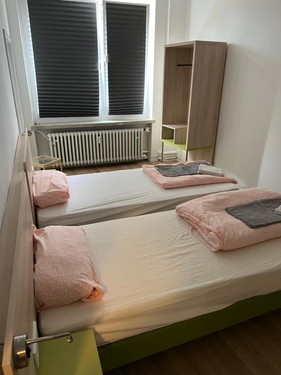 Waffel Cafe HOSTEL Monteurwohnung Ferienwohnung - Double Room With Shared Bathroom