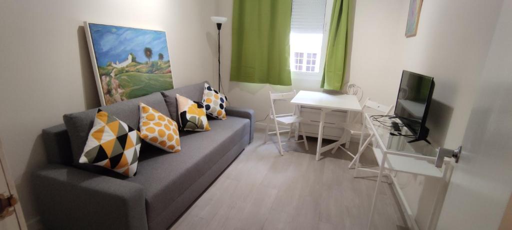 A television and/or entertainment centre at Centro de Sevilla