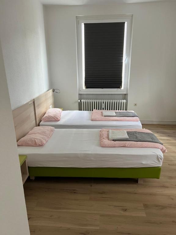 Waffel Cafe HOSTEL Monteurwohnung Ferienwohnung - Double Room With Shared Bathroom