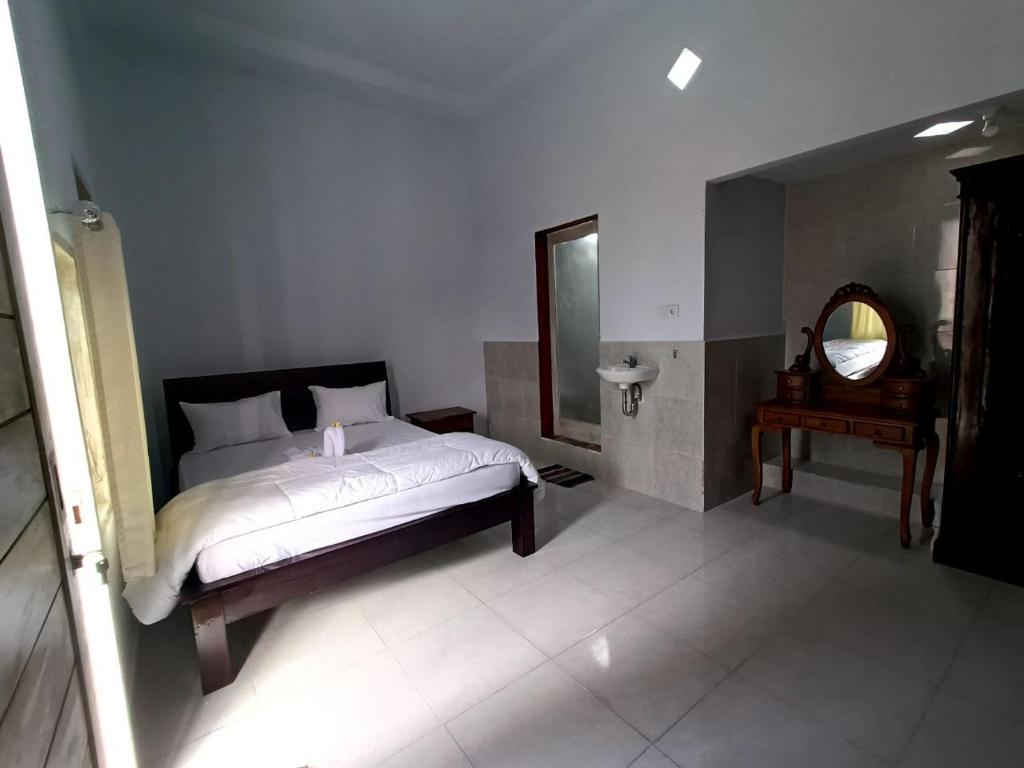 Roy Guest House - Deluxe Room (2 Adults + 1 Child)