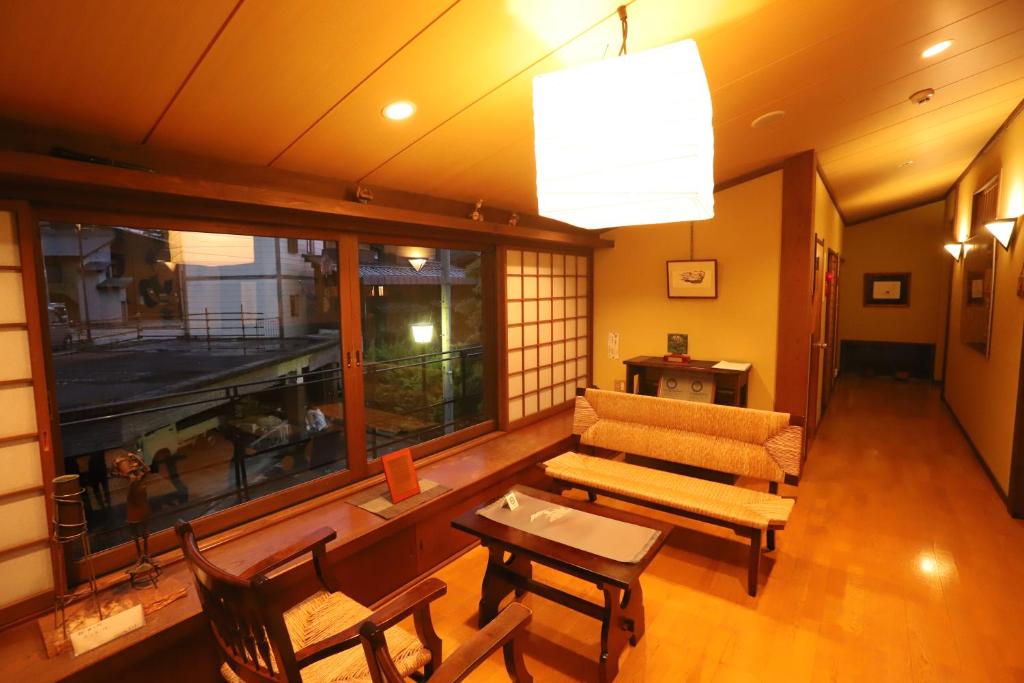 Posezení v ubytování 野沢温泉　奈良屋旅館