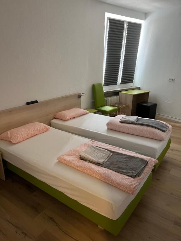 Waffel Cafe HOSTEL Monteurwohnung Ferienwohnung - Double Room With Shared Bathroom