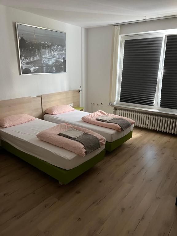 Waffel Cafe HOSTEL Monteurwohnung Ferienwohnung - Double Room With Shared Bathroom