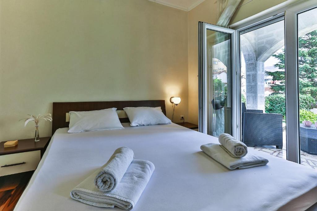 Postel nebo postele na pokoji v ubytování Montesun Holiday Novak Home