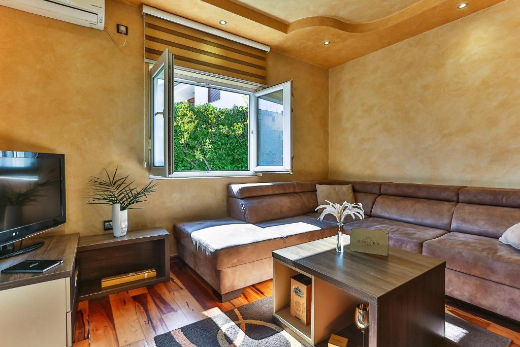 TV a/nebo společenská místnost v ubytování Montesun Holiday Novak Home