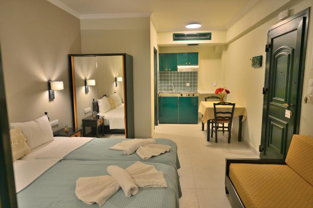 מיטה או מיטות בחדר ב-Maria Beach Hotel