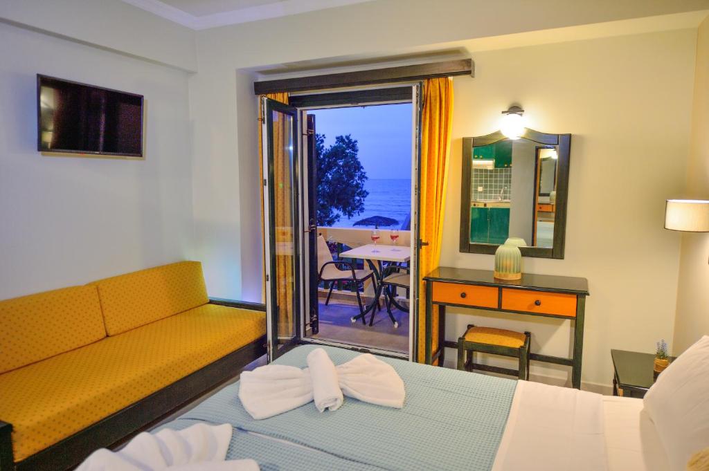 מיטה או מיטות בחדר ב-Maria Beach Hotel